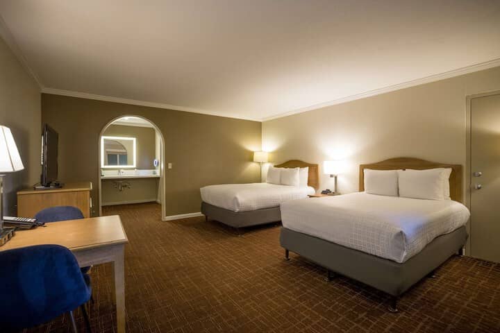 Room 7 of 18