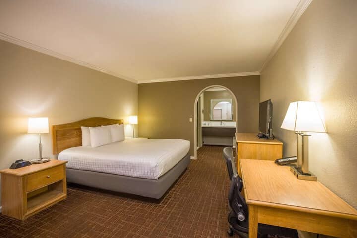 Room 9 of 18