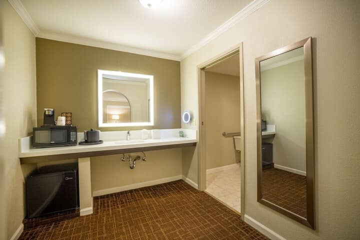 Room 12 of 18
