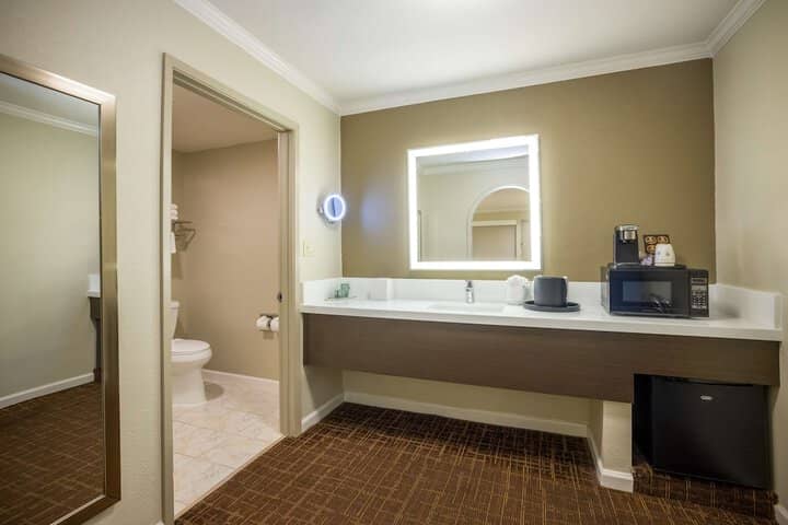 Room 14 of 18
