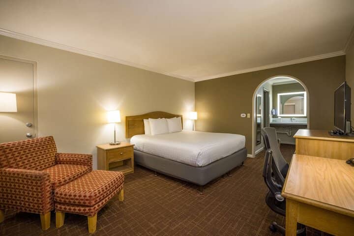 Room 5 of 18