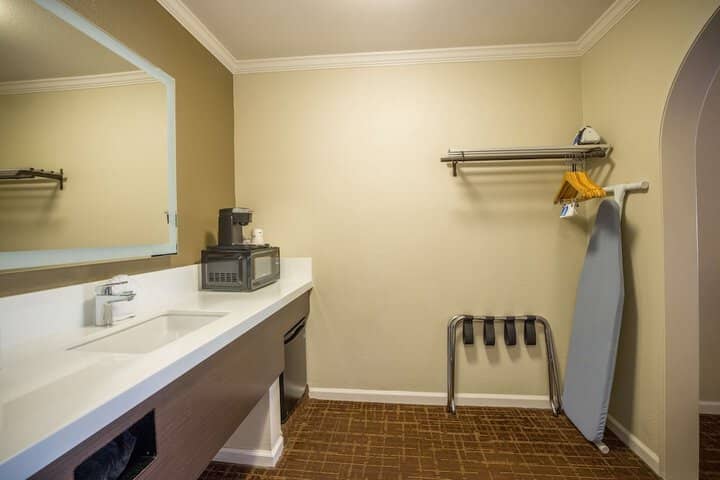 Room 13 of 18