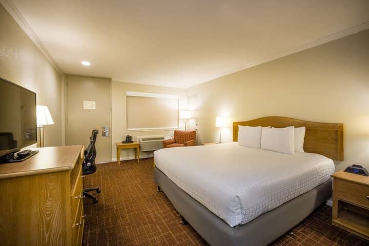 Room 6 of 18