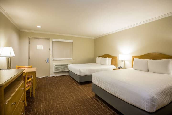 Room 4 of 18